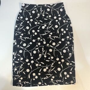 Simply styled petite skirt‎
